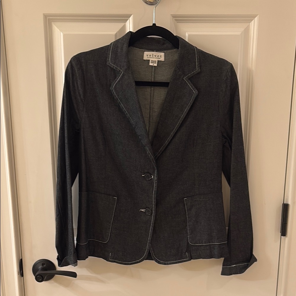 Velvet by Graham and Spencer Women's Dark blue denim blazer. Size S. Like new.